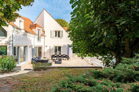Exceptional villa with swimming pool – Ile de la Loge