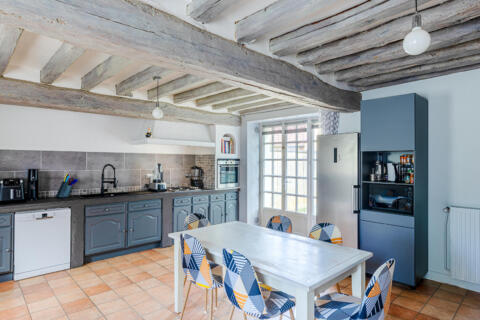 Maison de charme rénovée, beaux volumes et potentiel à révéler