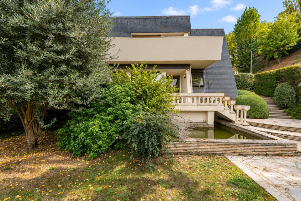 Maison familiale avec jardin et dépendance - Le Pecq