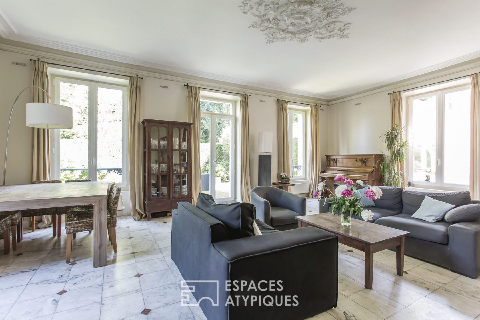 Duplex contemporain dans un château Napoléon III