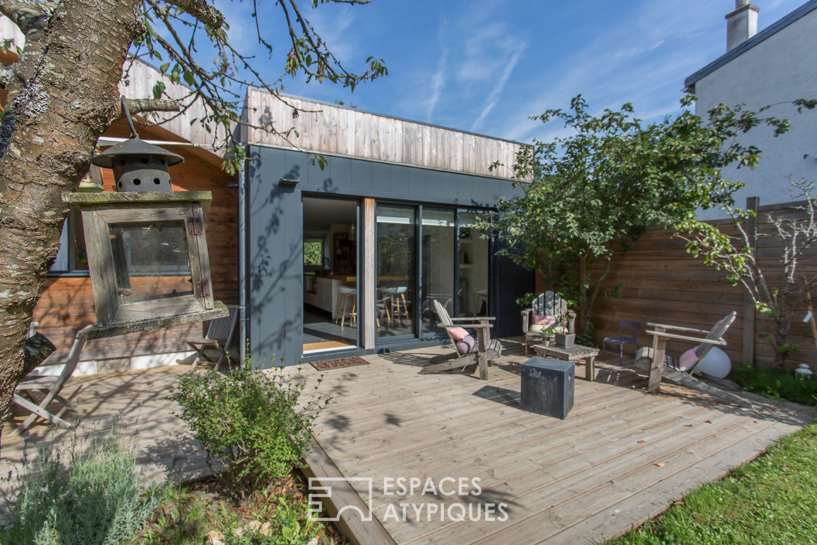 Charming wooden house and its contemporary extension