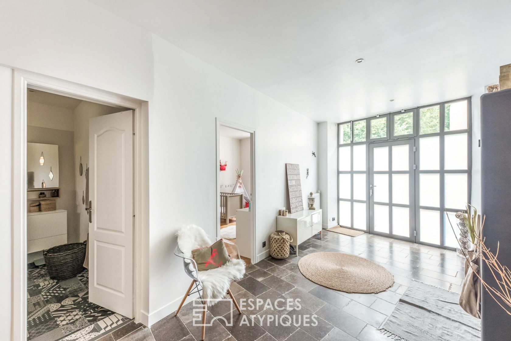 Old outbuildings of the Château rehabilitated in duplex inverted