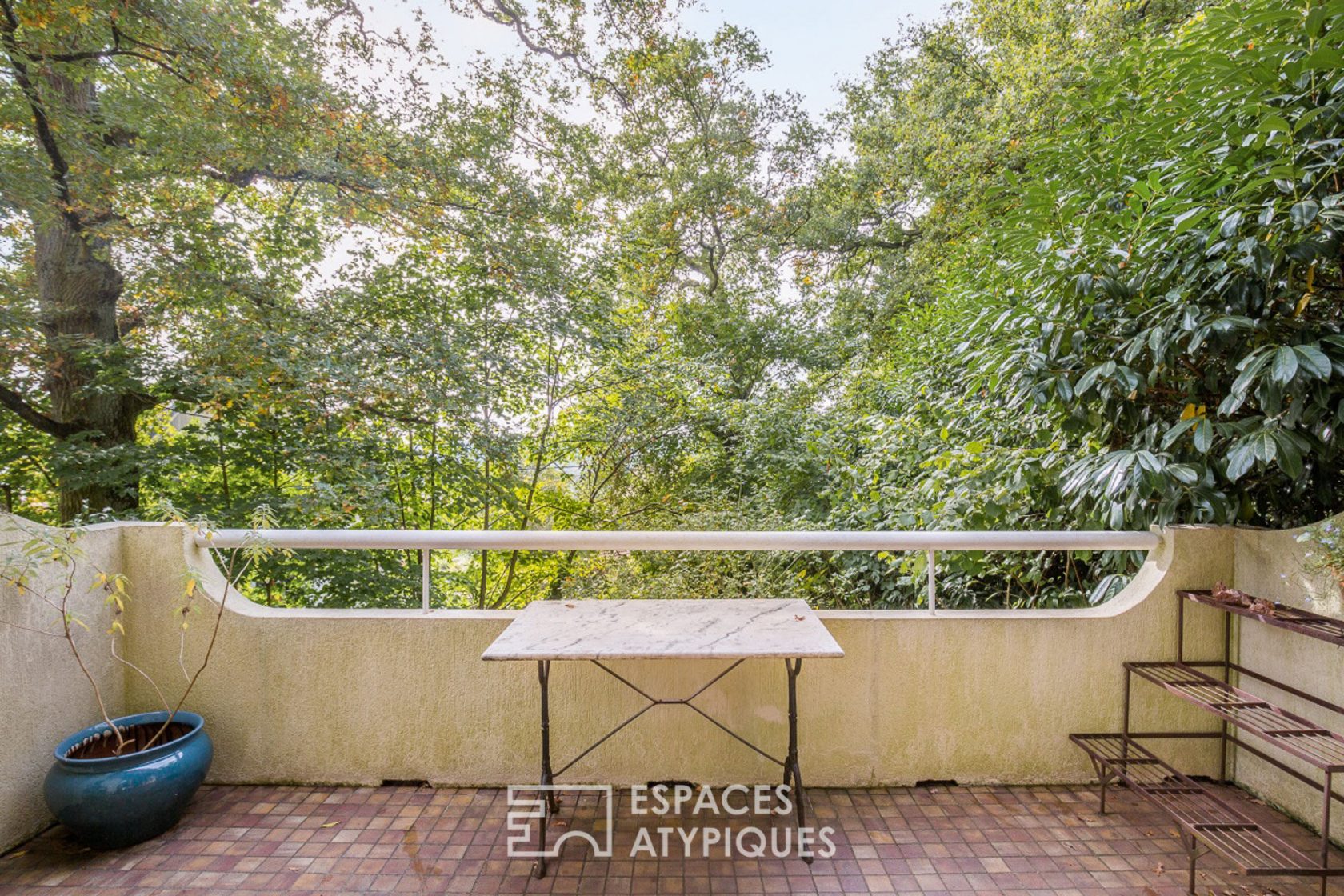 Maison à architecture cubique des années 60