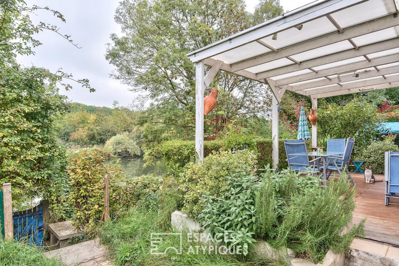 Maison avec dépendance sur une île