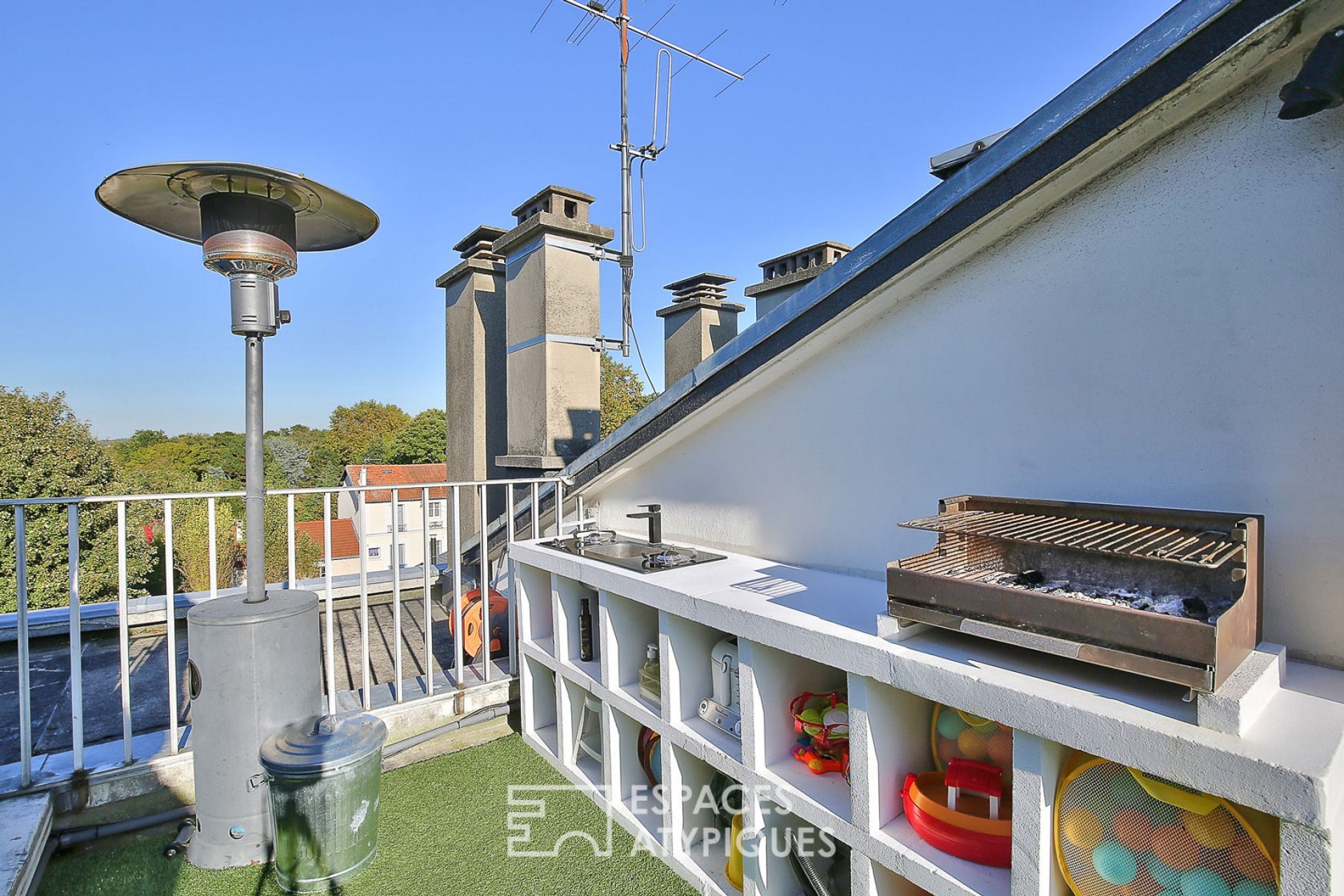 Contemporary apartment with roof terrace