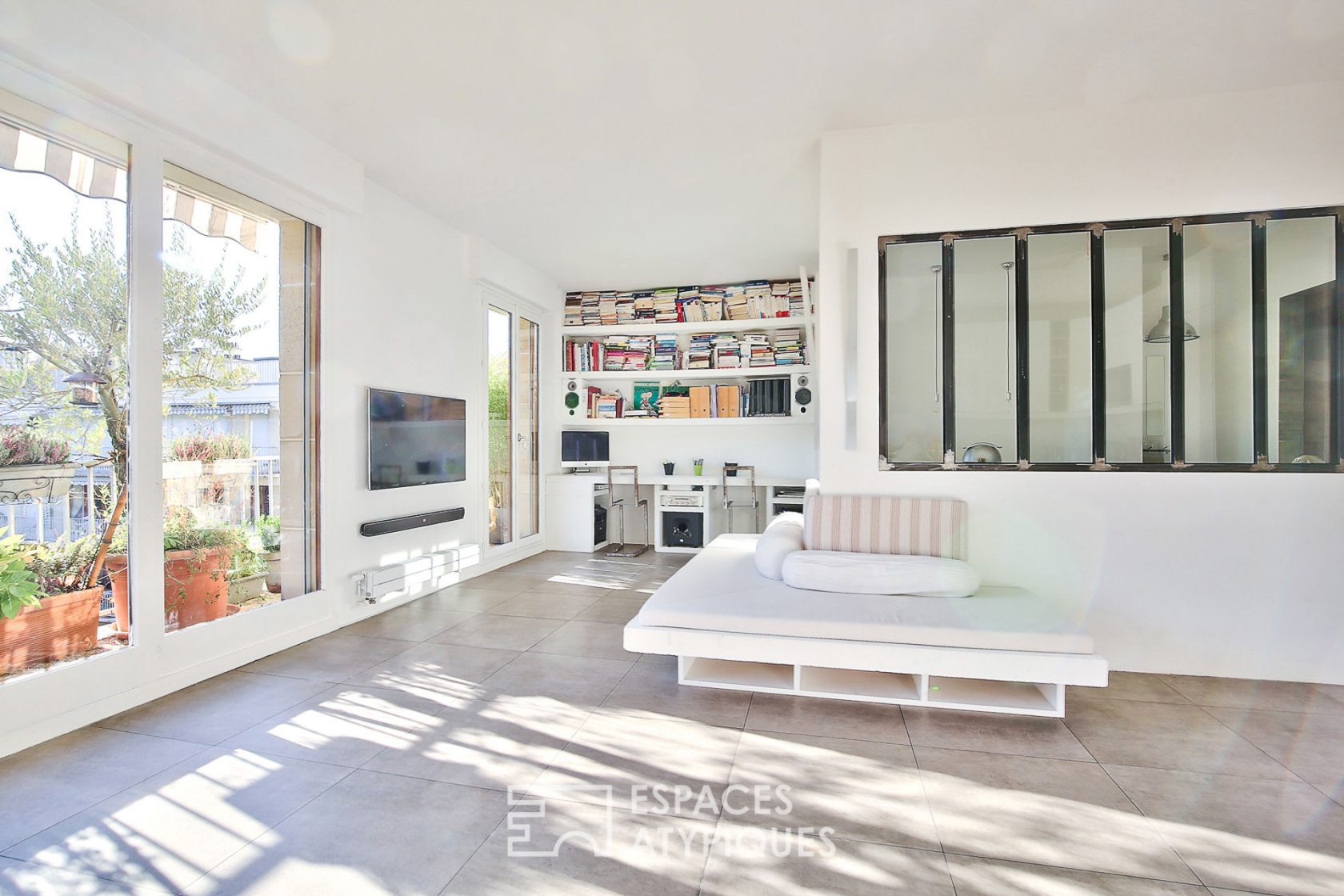 Contemporary apartment with roof terrace