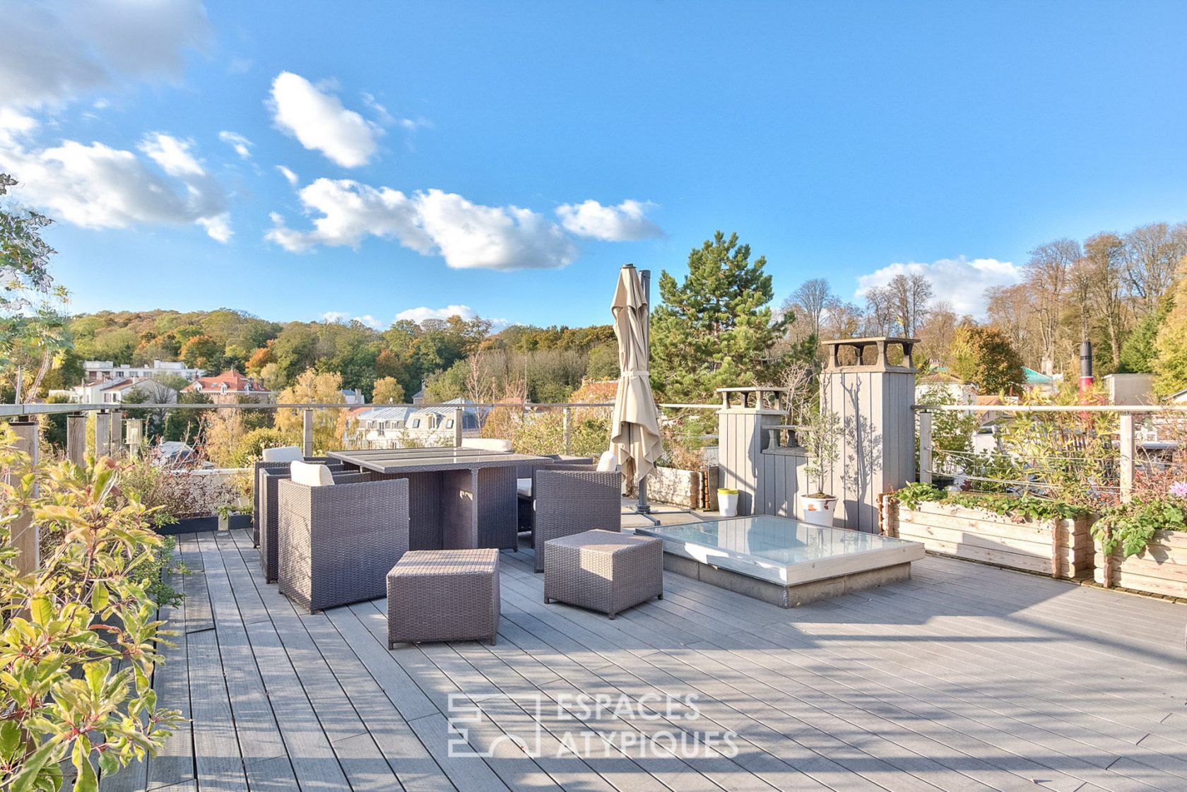 Contemporary duplex with roof terrace