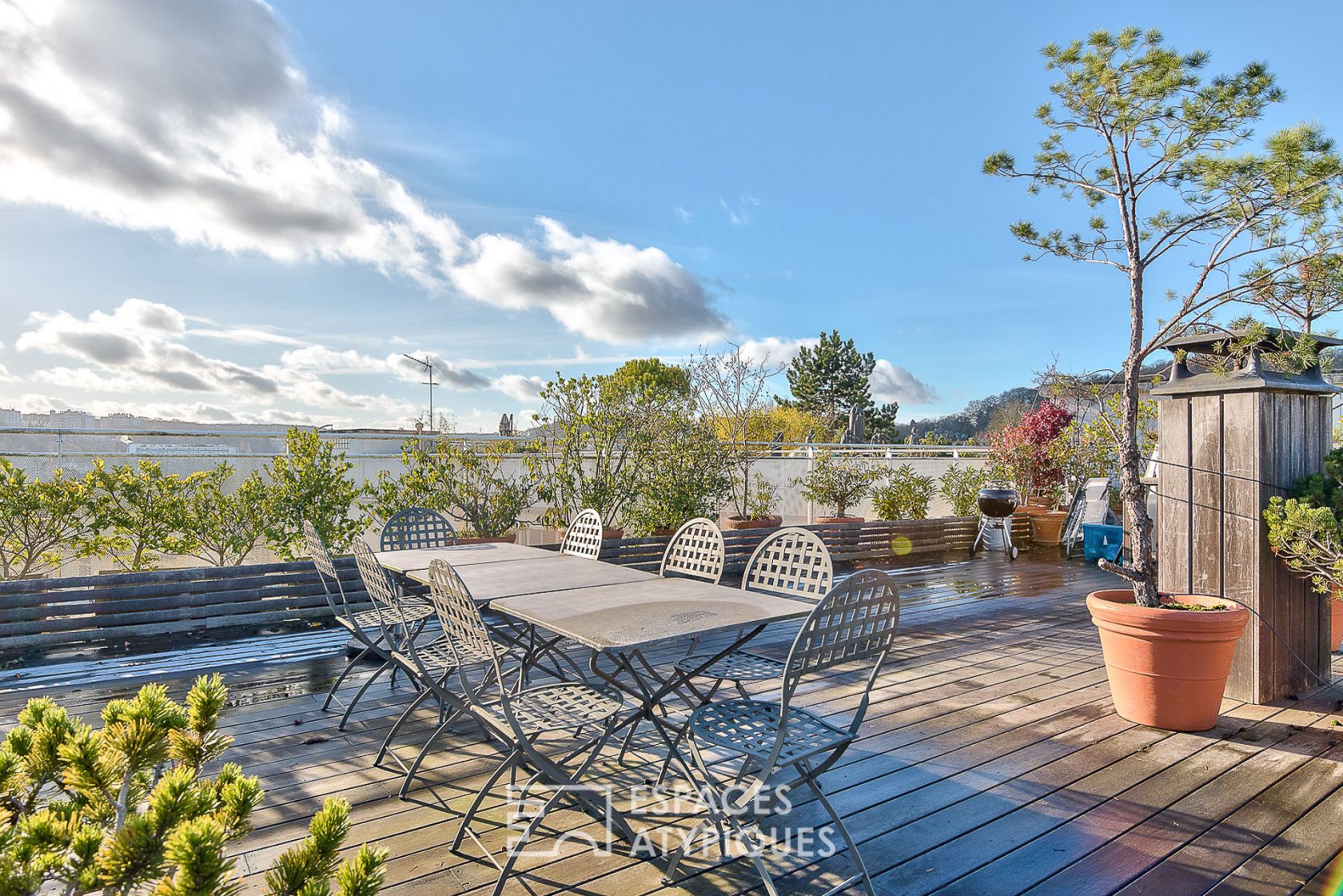 Appartement contemporain avec toit-terrasse et vue