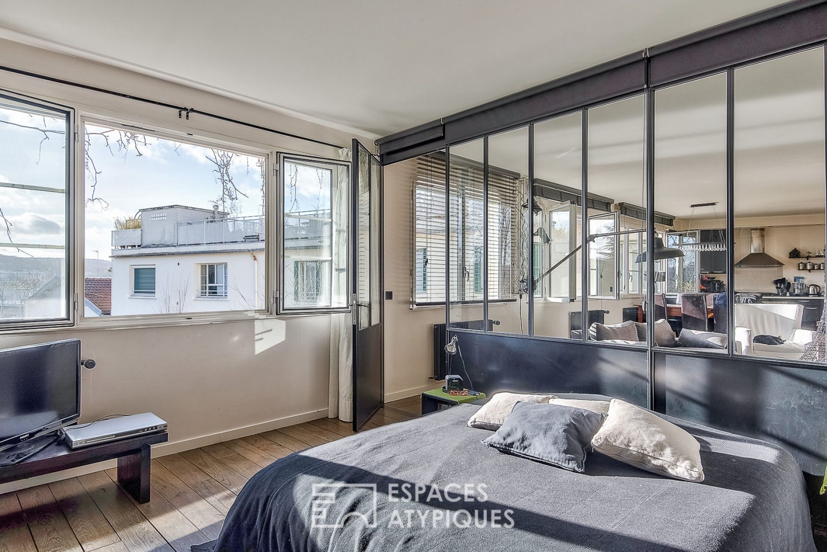 Appartement contemporain avec toit-terrasse et vue