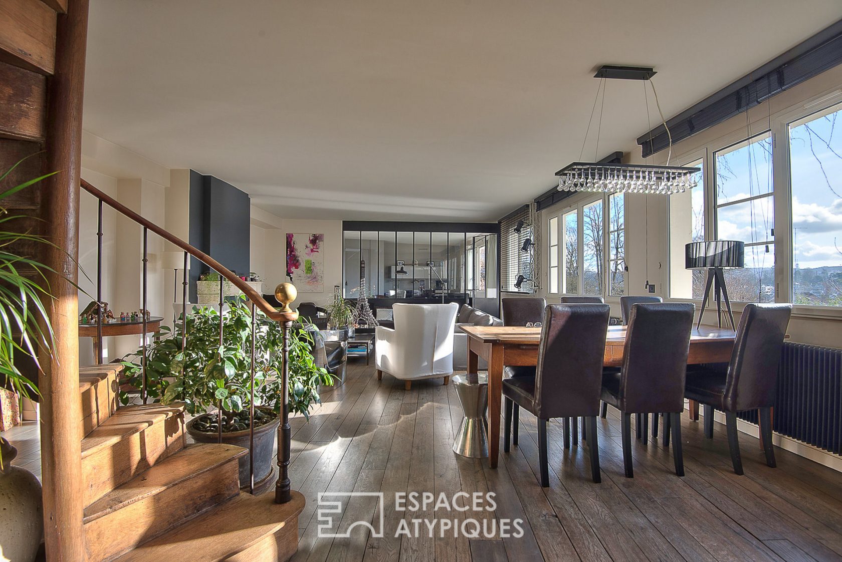 Appartement contemporain avec toit-terrasse et vue