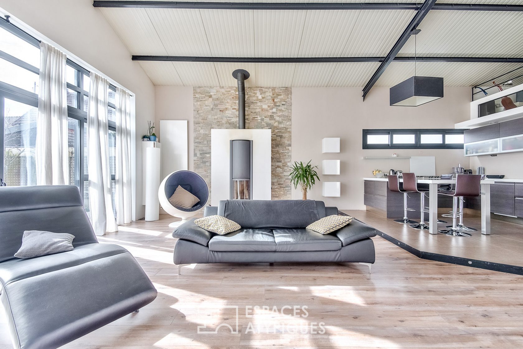 Contemporary loft in a former machine shop