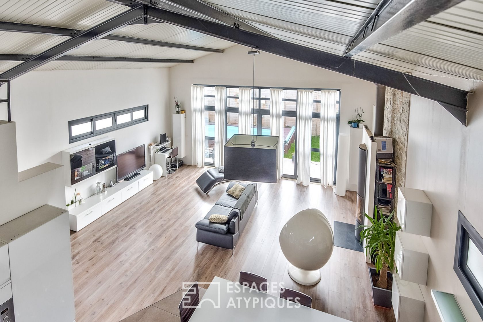 Contemporary loft in a former machine shop