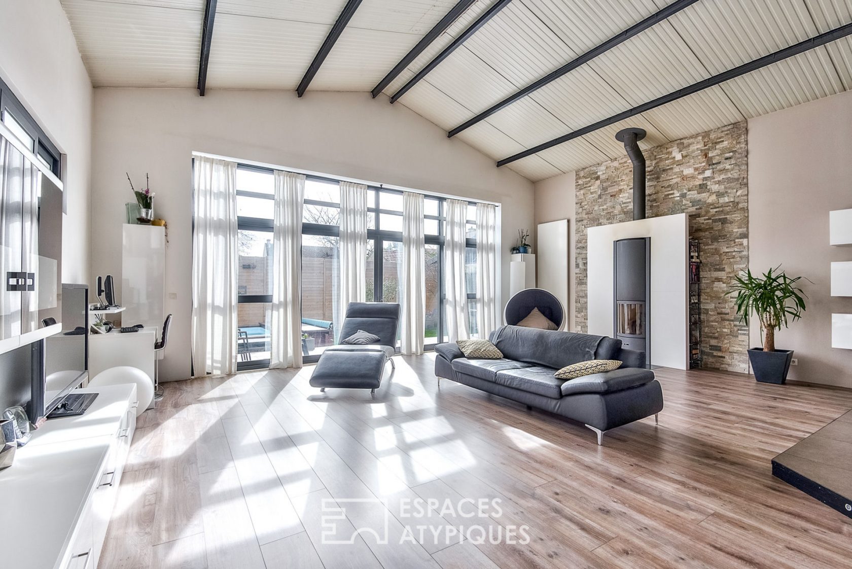 Contemporary loft in a former machine shop