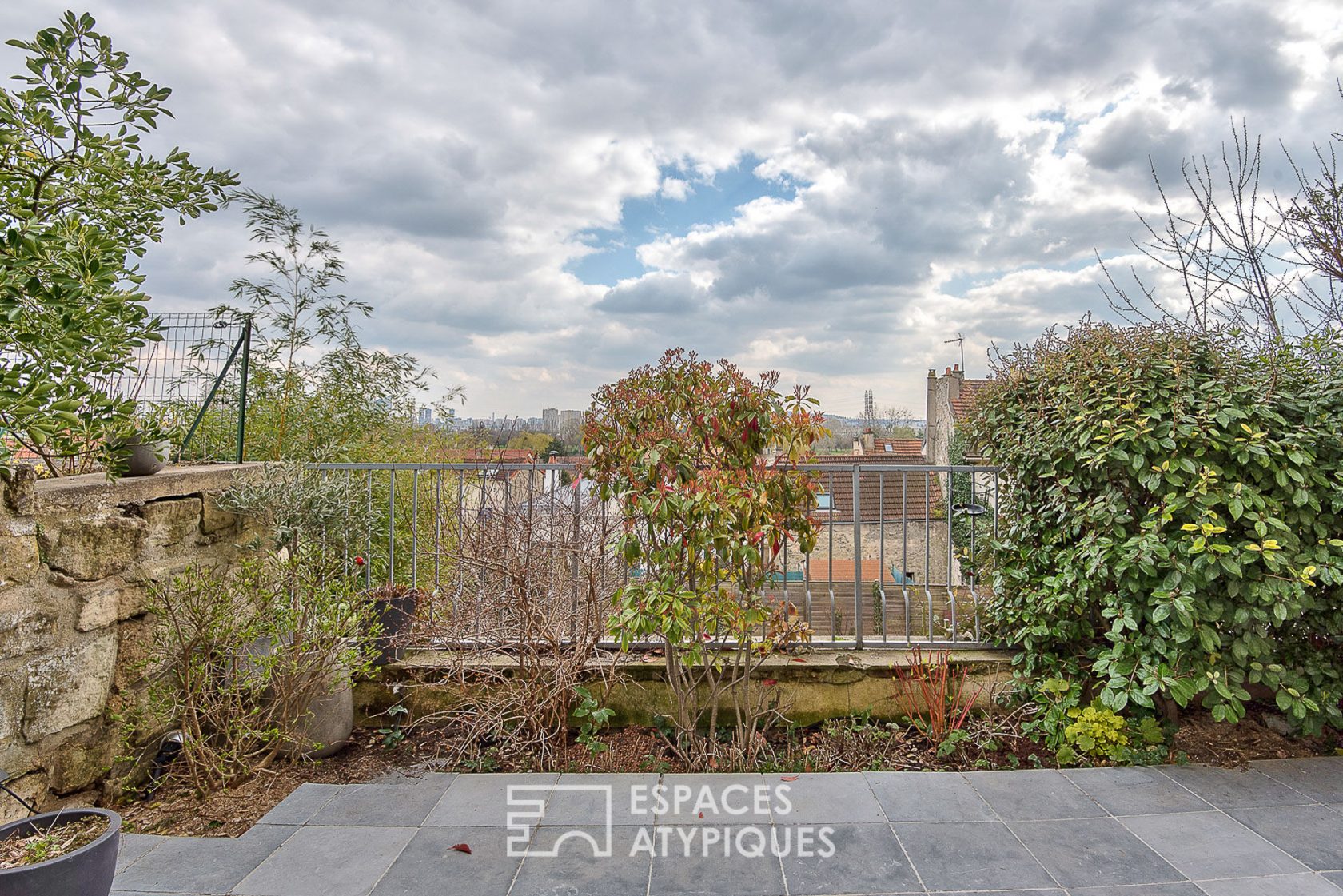 Maison ancienne rénovée avec vue impressionnante