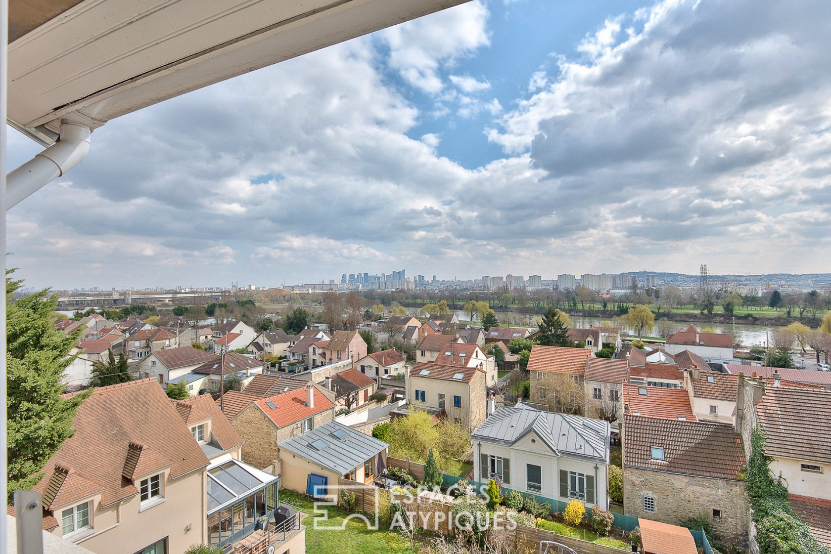 Maison ancienne rénovée avec vue impressionnante