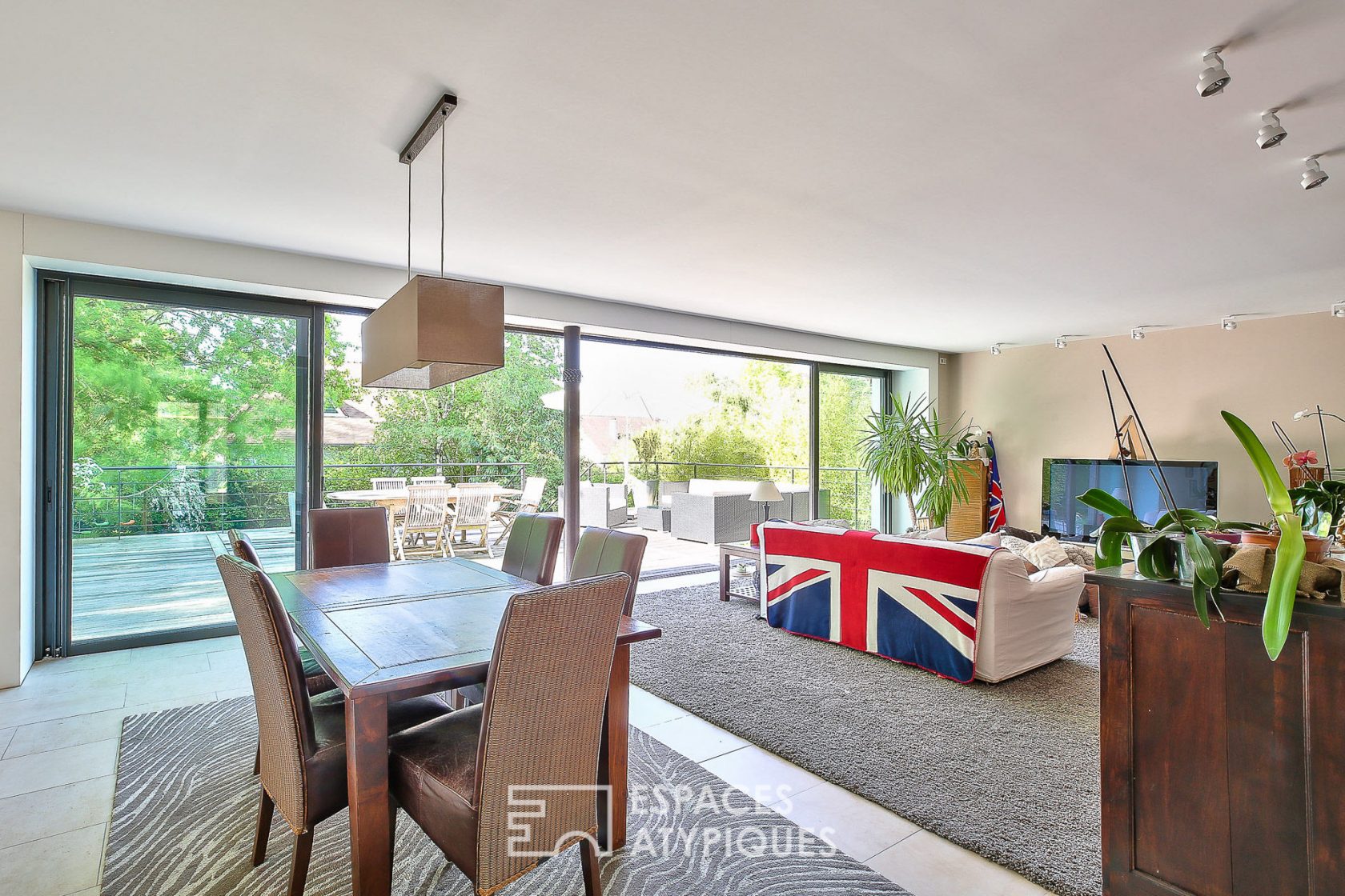 VILLA RENOVATED BY AN ARCHITECT IN HYPERCENTER