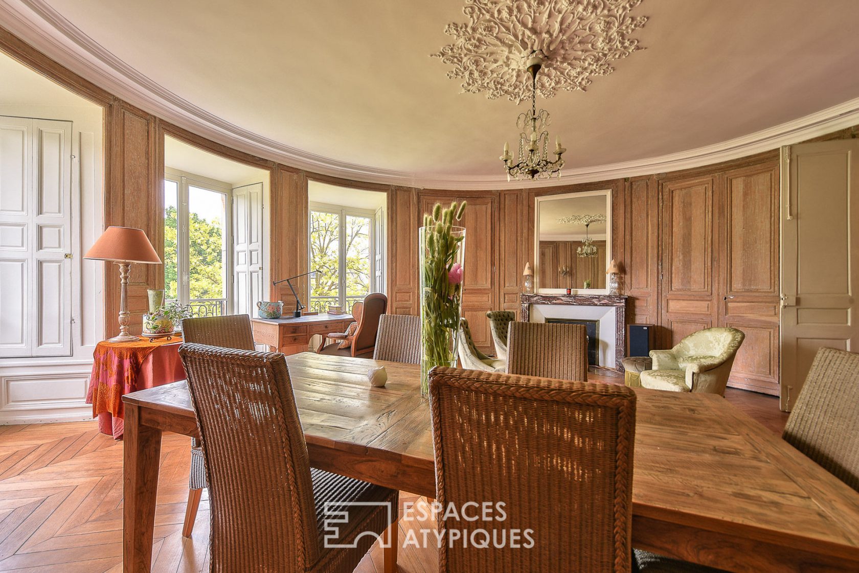 Appartement rotonde dans un ancien hôtel particulier du 18ème siècle