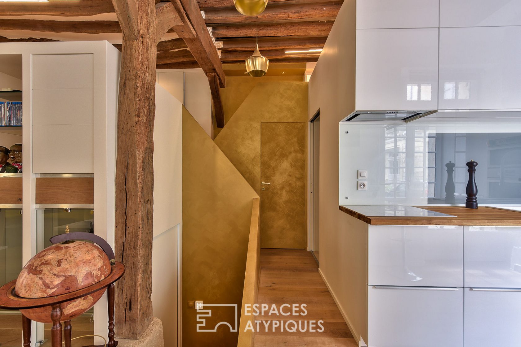 LOFT ATYPIQUE D’ARCHITECTE DANS UNE ANCIENNE ECURIE