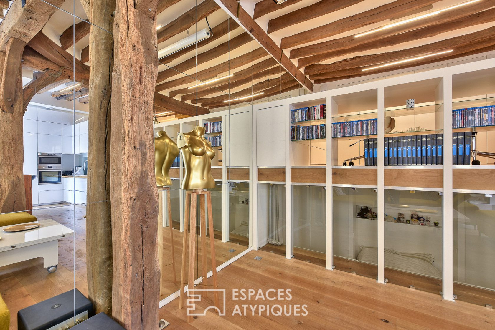 LOFT ATYPIQUE D’ARCHITECTE DANS UNE ANCIENNE ECURIE