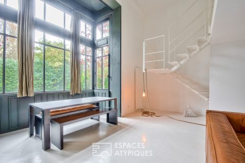 Duplex in ground garden in an old hunting room.