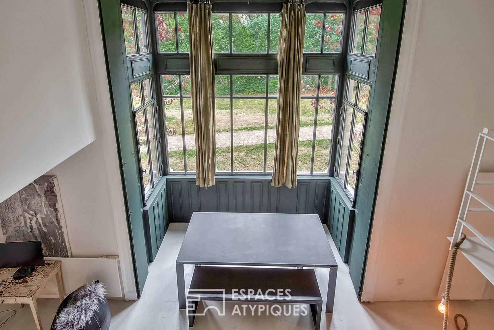 Duplex in ground garden in an old hunting room.