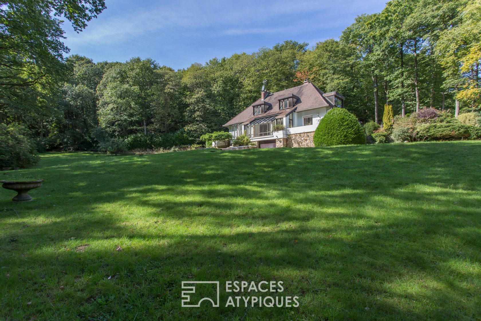 Vaste propriété dans son parc privé