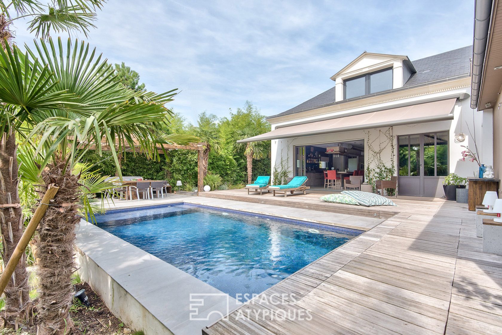 Contemporary villa with pool