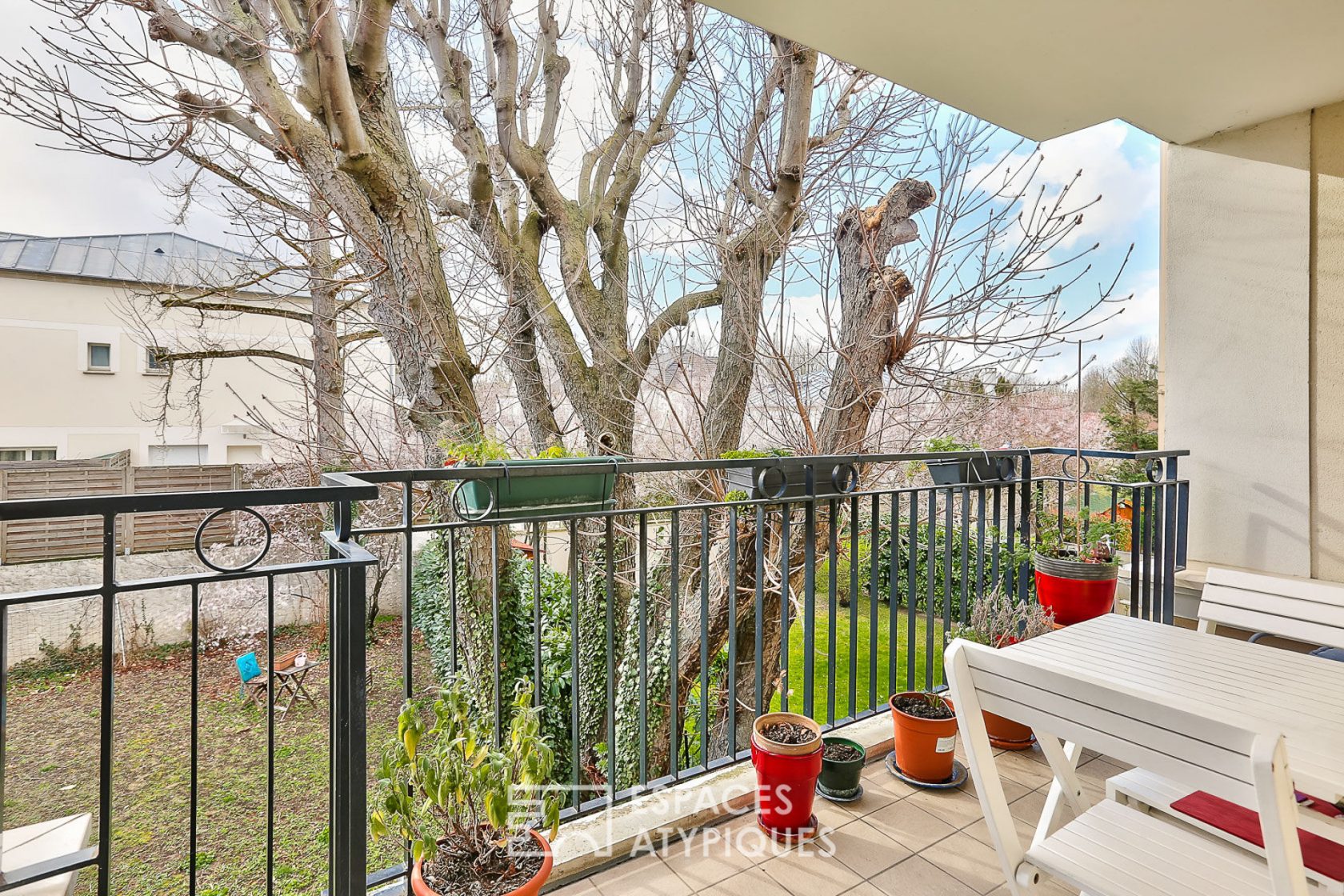 Appartement lumineux sur verdure