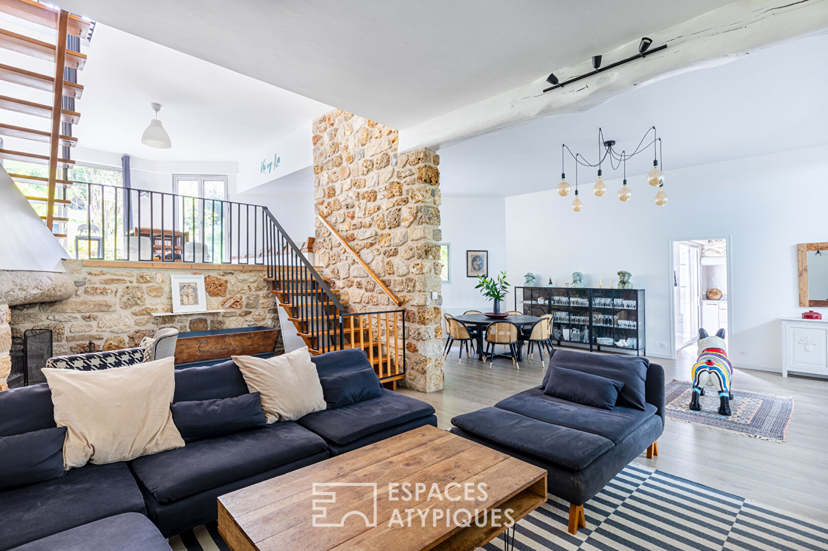 House of 233 sqm displaying its charms over several floors in Nezel