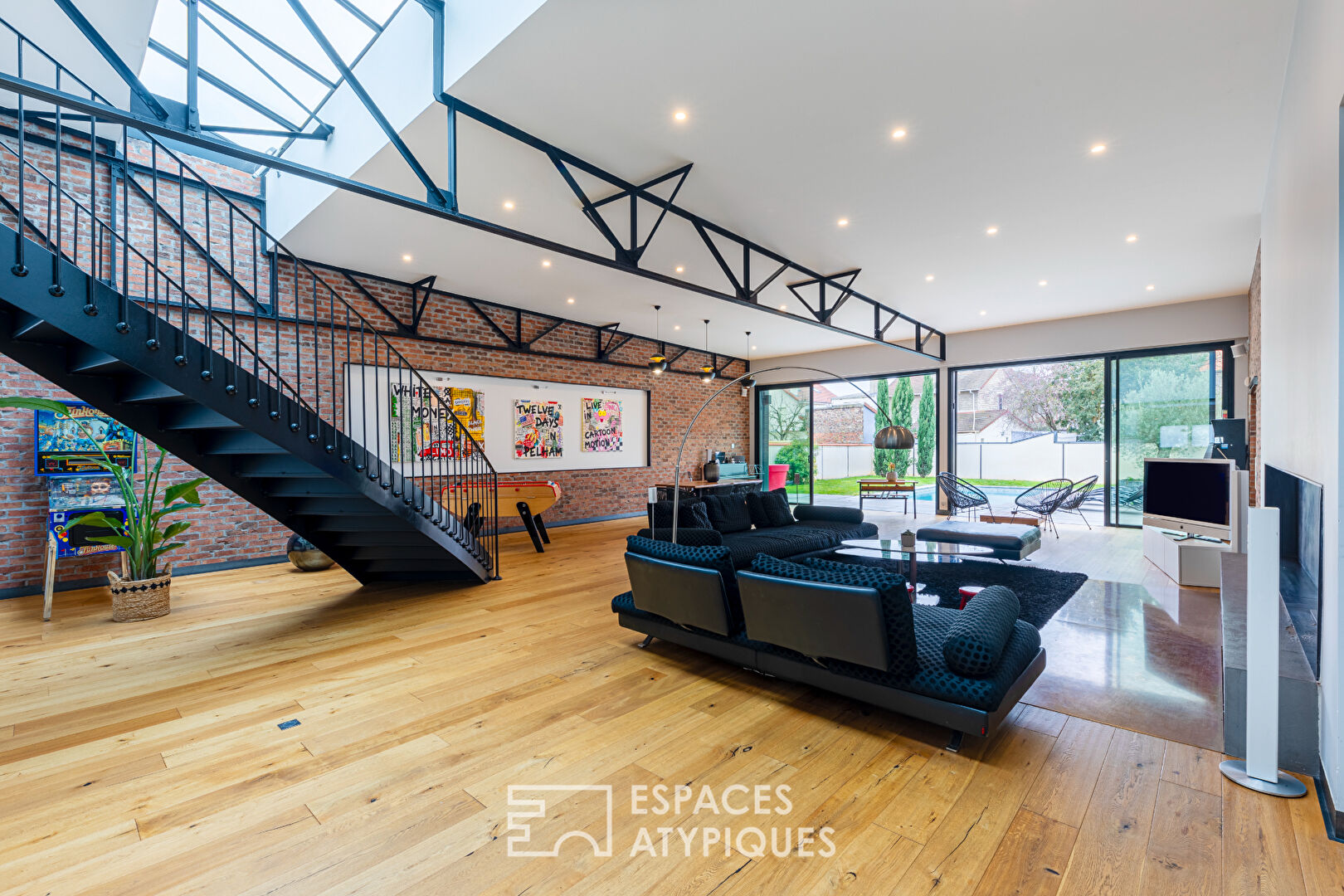 Exceptional loft of more than 500 sqm in sought-after area of Mantes la Jolie
