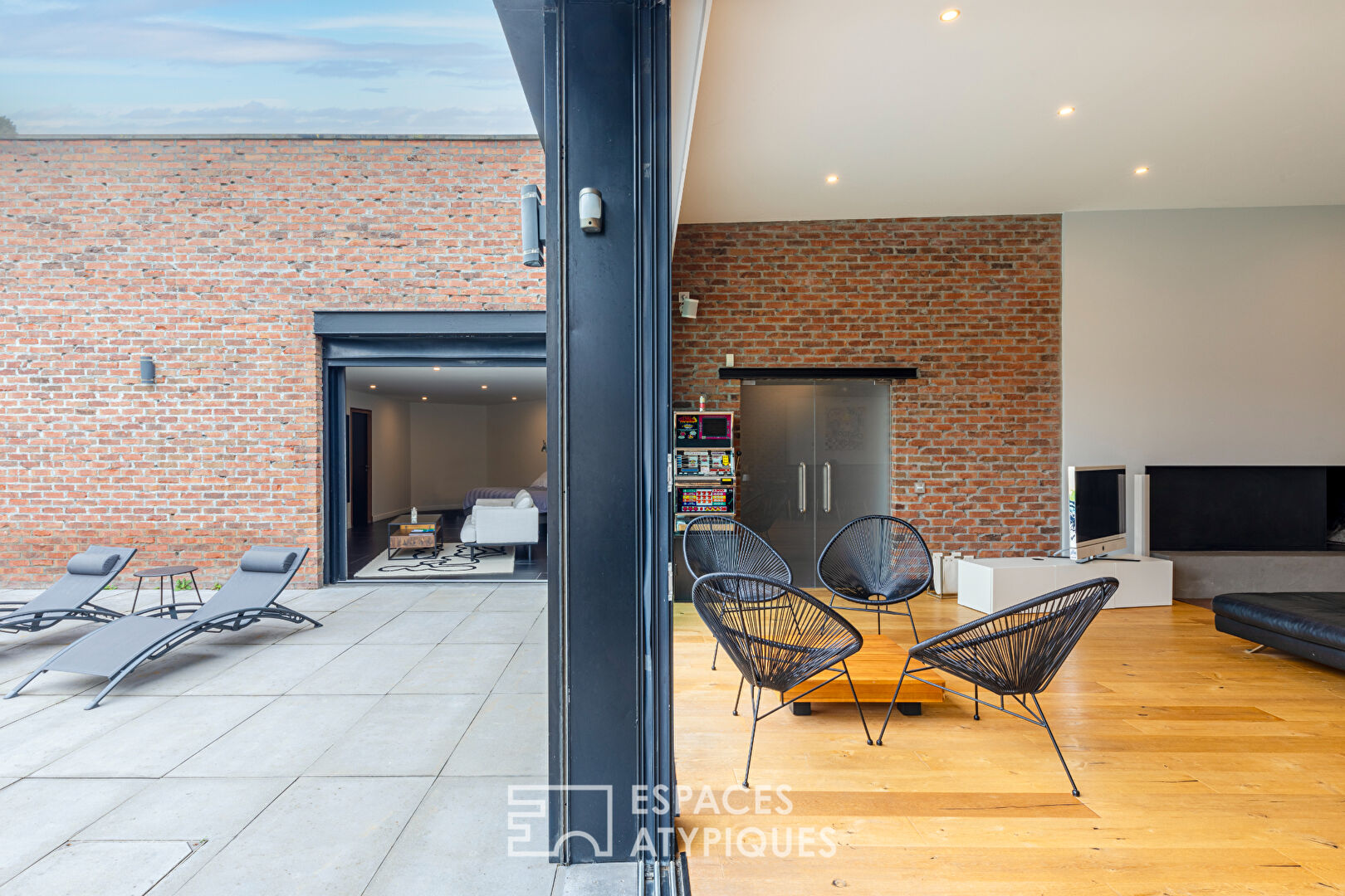 Exceptional loft of more than 500 sqm in sought-after area of Mantes la Jolie