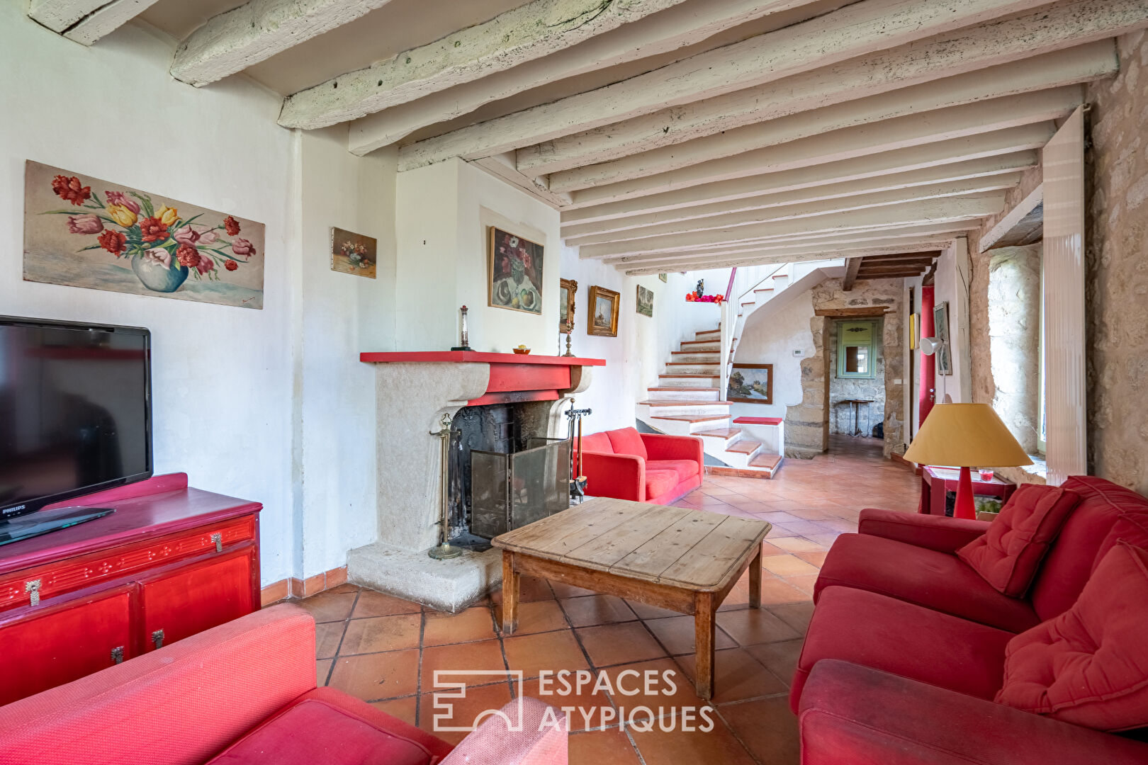 Old house and garden with exceptional views of the banks of the Seine and Paris.