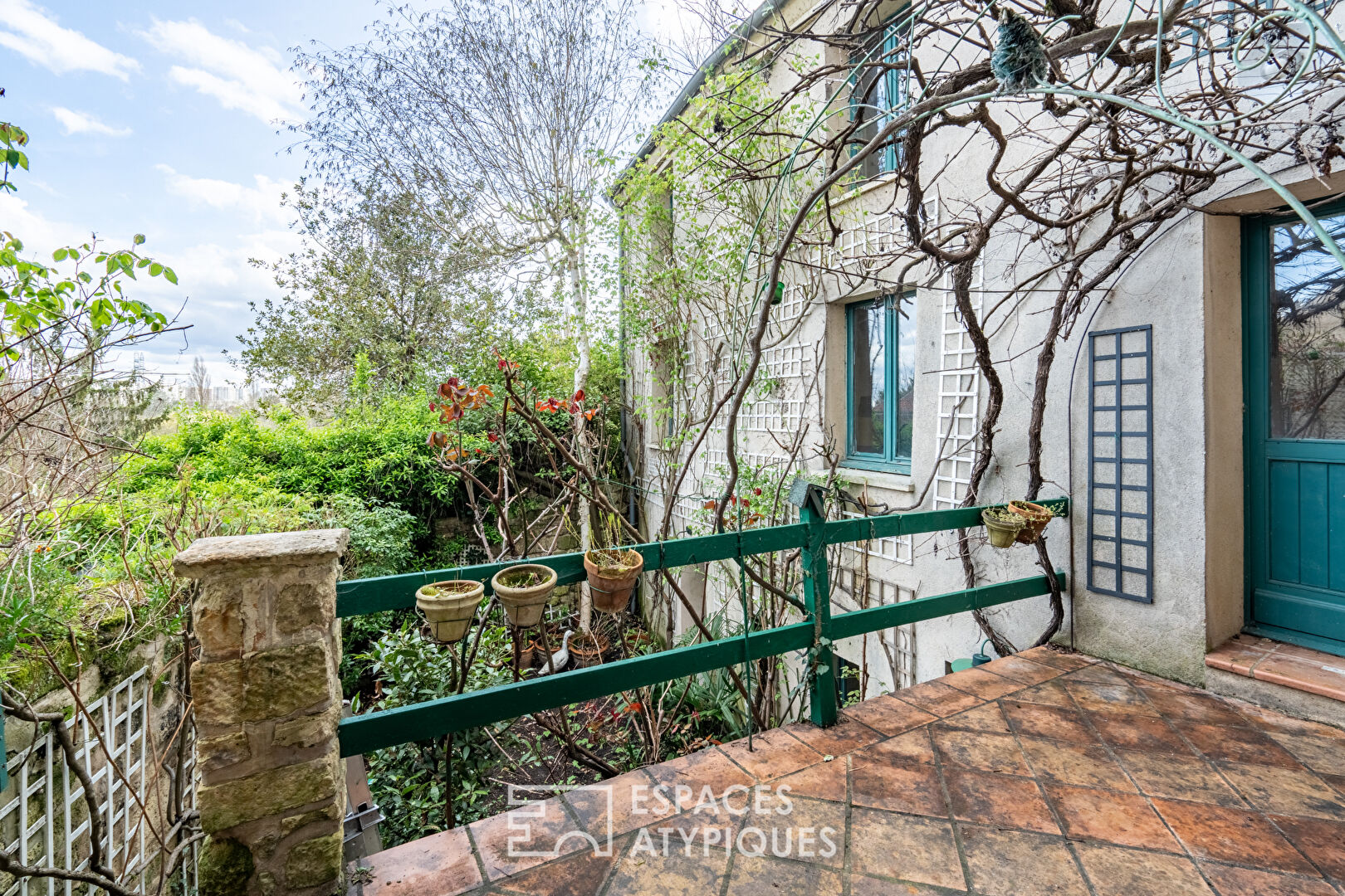 Maison ancienne et jardin avec vue exceptionnelle sur les bords de Seine et Paris.