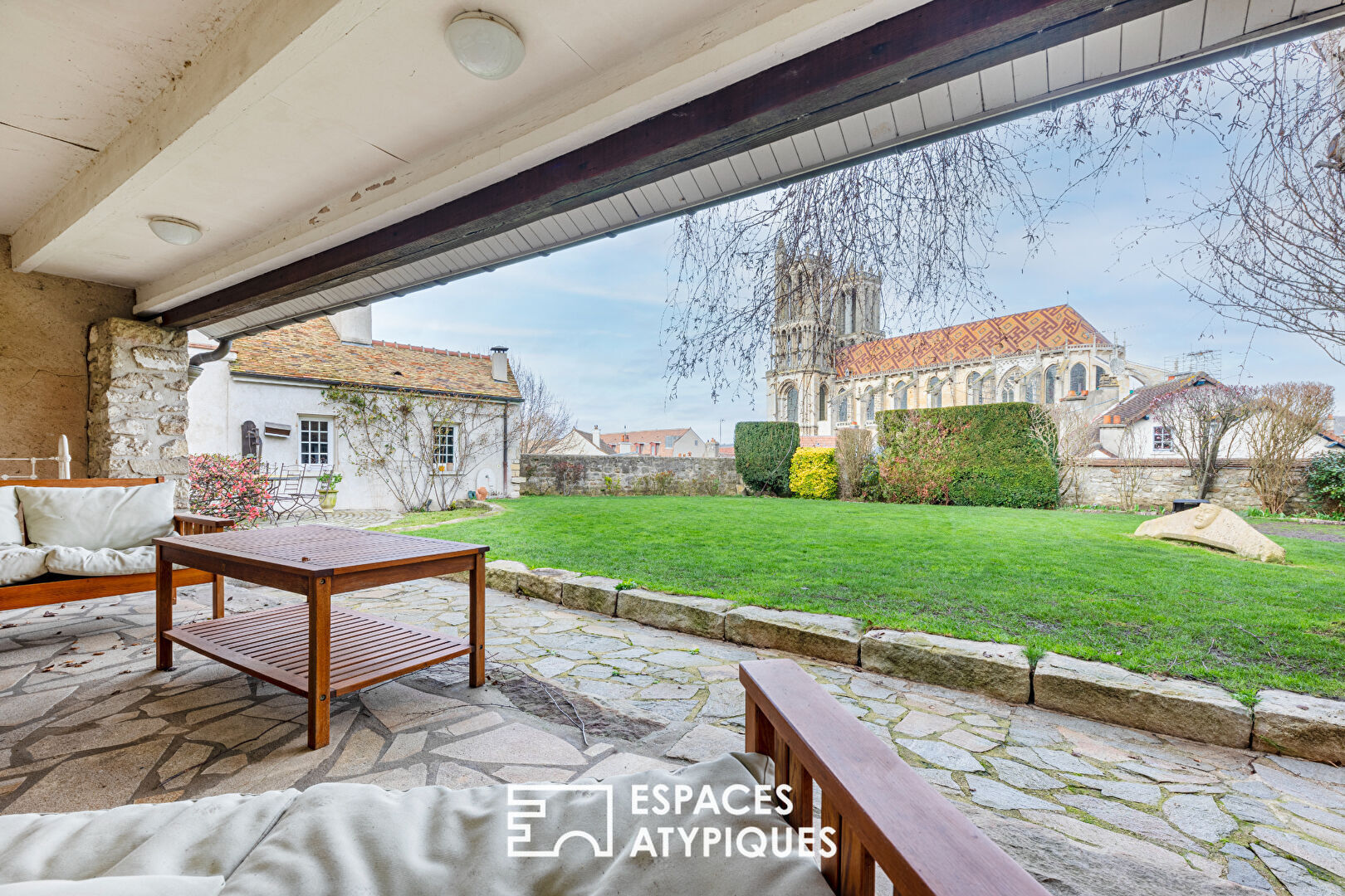 Demeure ancienne avec vue époustouflante sur la Collégiale de Mantes la Jolie