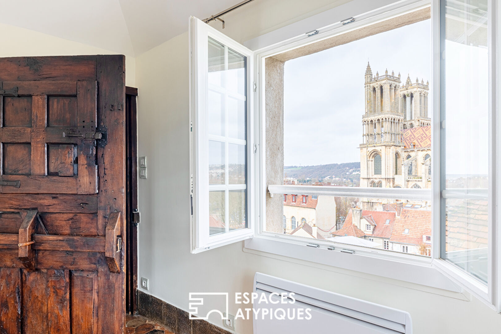 Demeure ancienne avec vue époustouflante sur la Collégiale de Mantes la Jolie