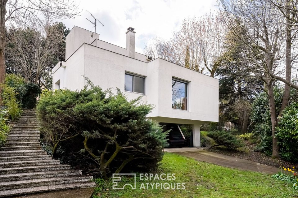 Maison d'architecte contemporaine avec terrasse et jardin