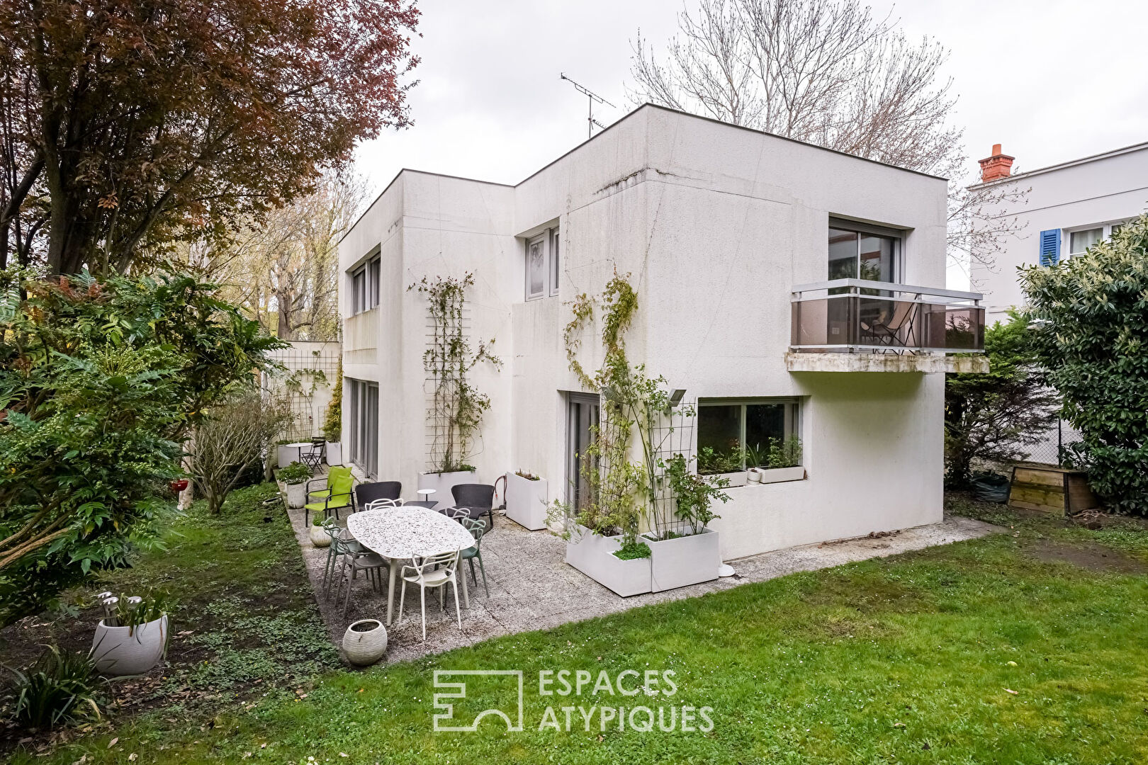 Maison d’architecte contemporaine avec terrasse et jardin