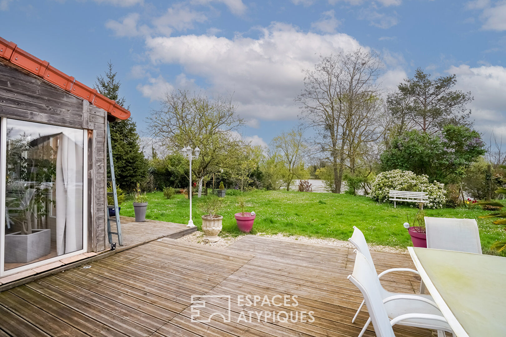 Maison ancienne avec extension sur une ile vue Seine