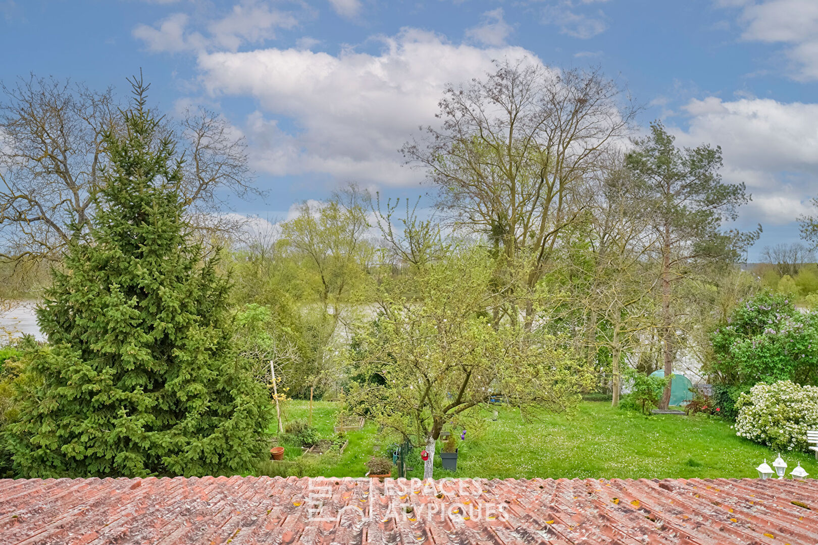 Maison ancienne avec extension sur une ile vue Seine