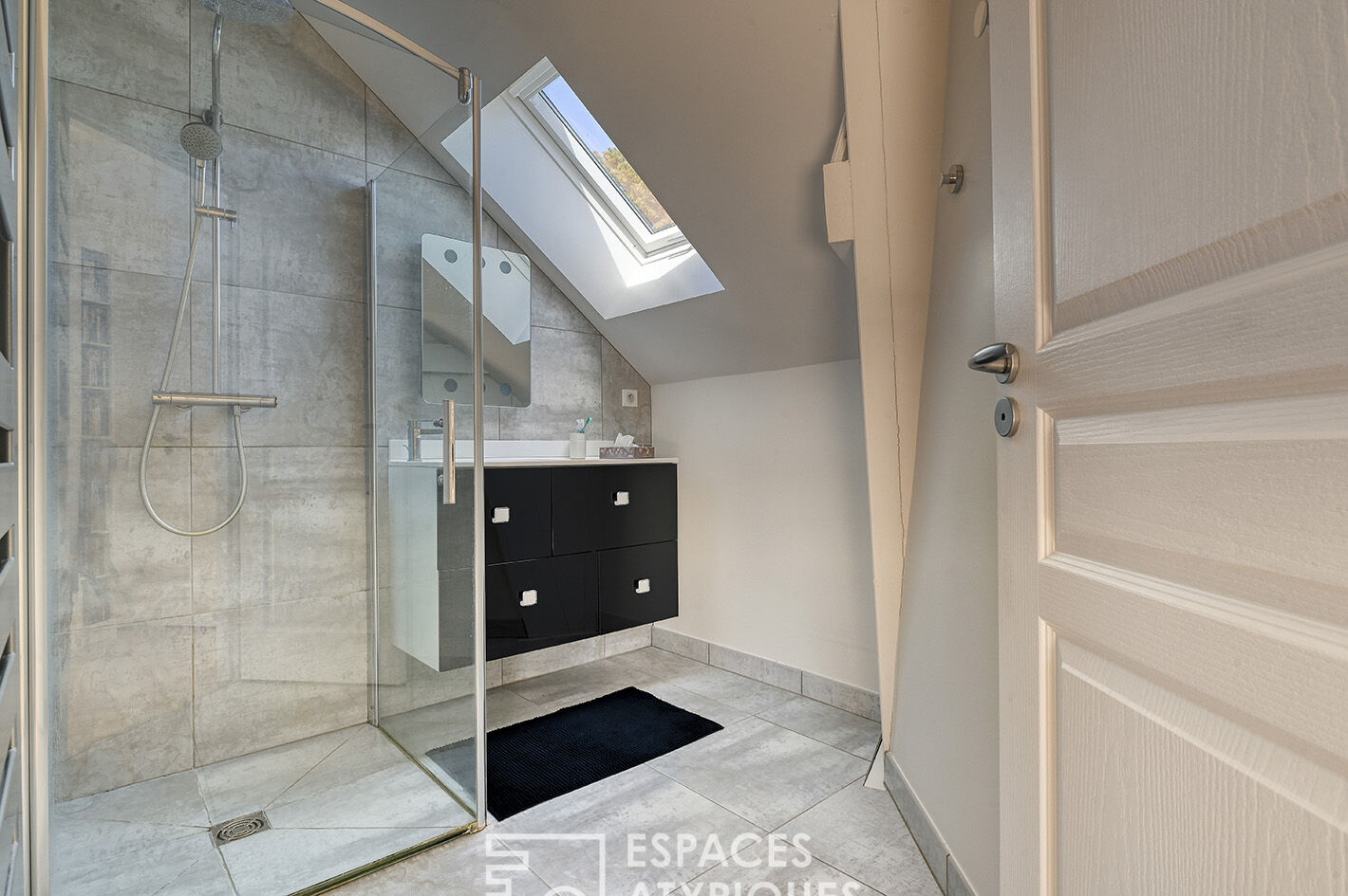 Architect-designed house with garden in a charming village.