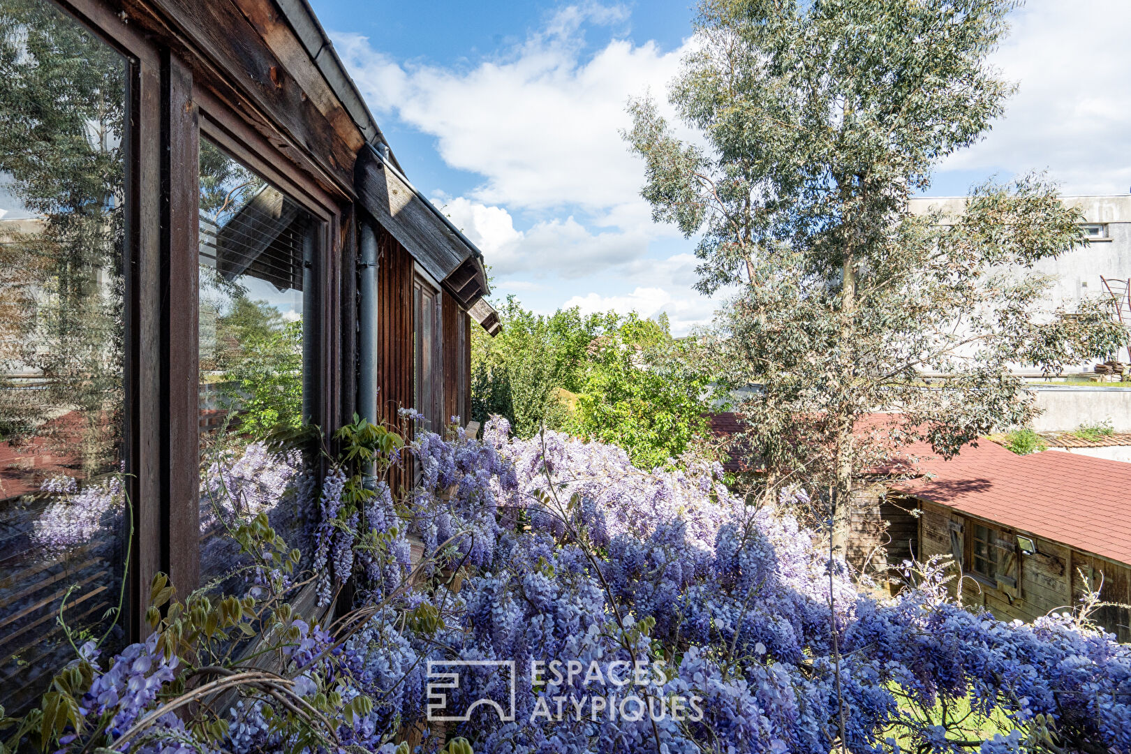 Tranquility and greenery for this architect-designed house in the heart of the city