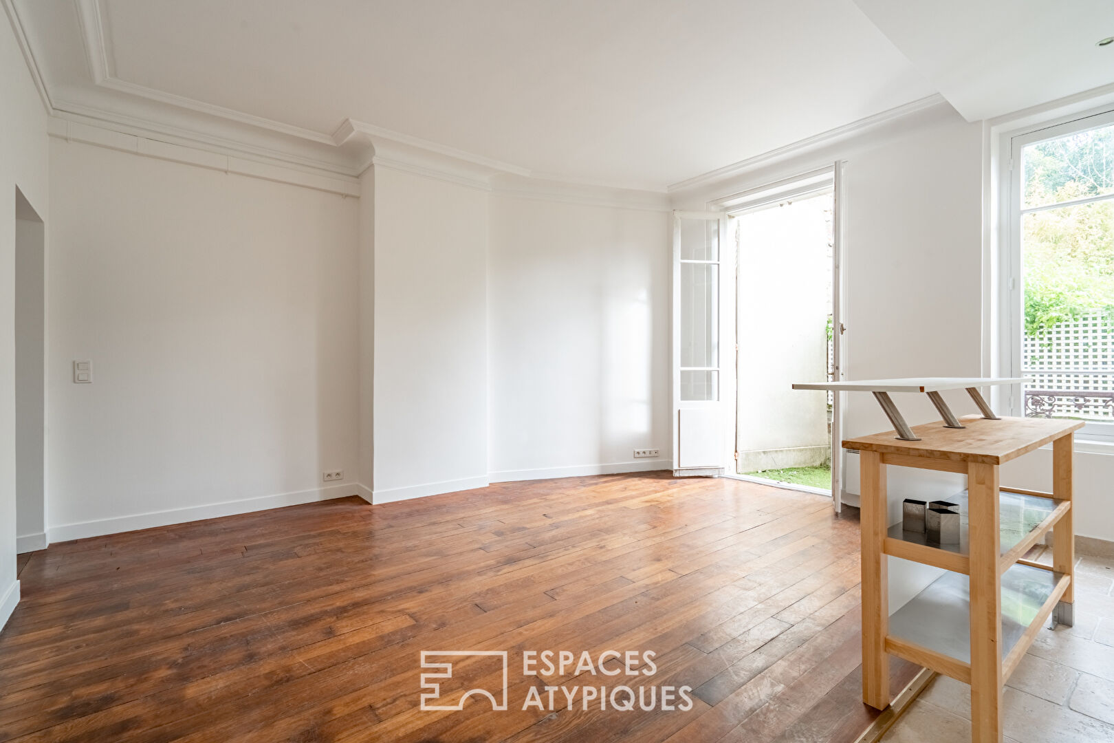 Apartment with terrace and garden in the center of Saint Germain