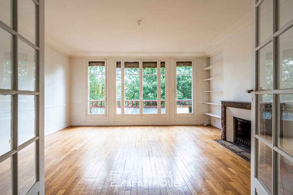 Superbe appartement avec balcon dans un ancien hôtel entouré de verdure