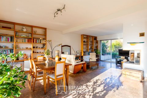 Family home on a private island on the banks of the Seine