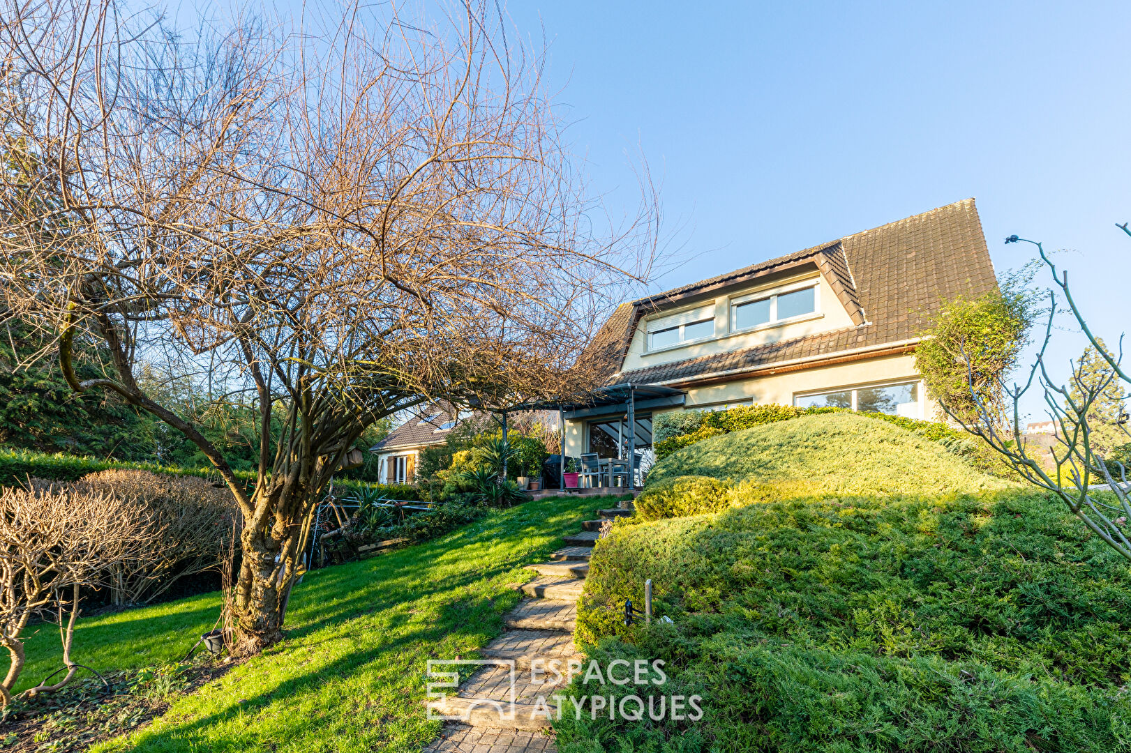 Maison familiale sur une île privée en bord de Seine