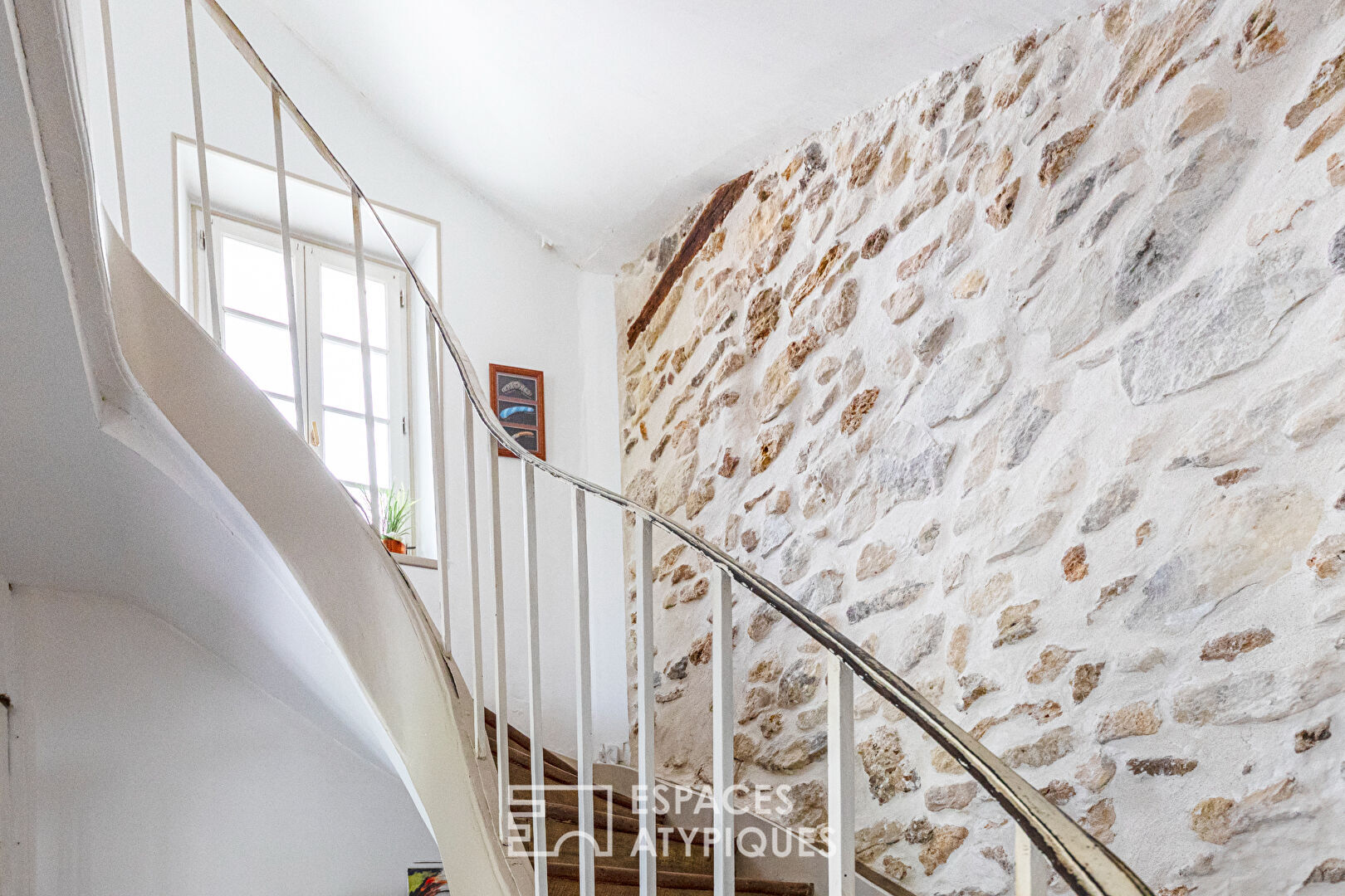 17th century residence with garden and luminous glass roof near the Seine
