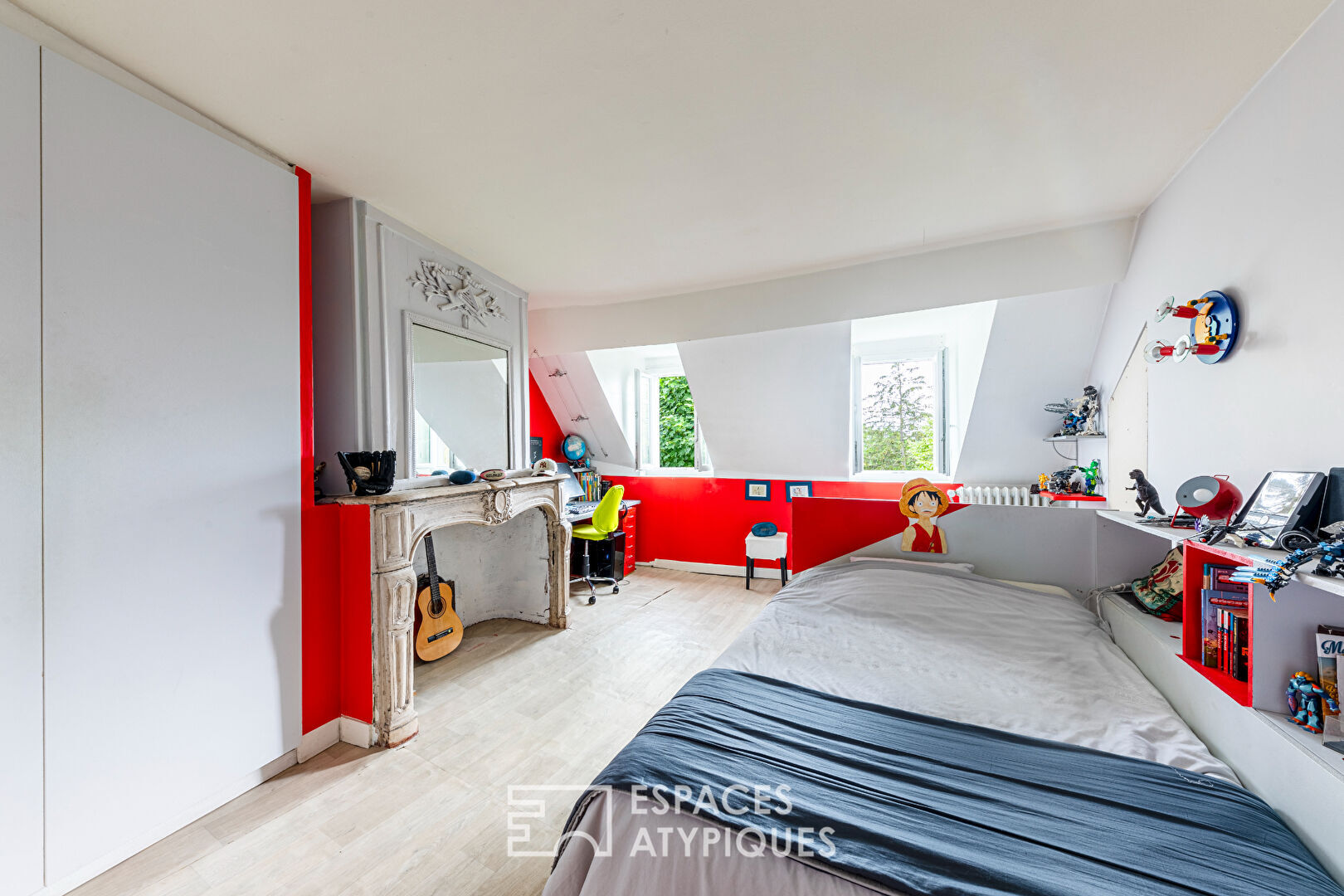 17th century residence with garden and luminous glass roof near the Seine