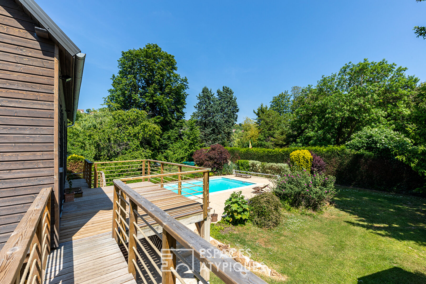 Maison sur île privée avec dépendance d’architecte, piscine et ponton privatif