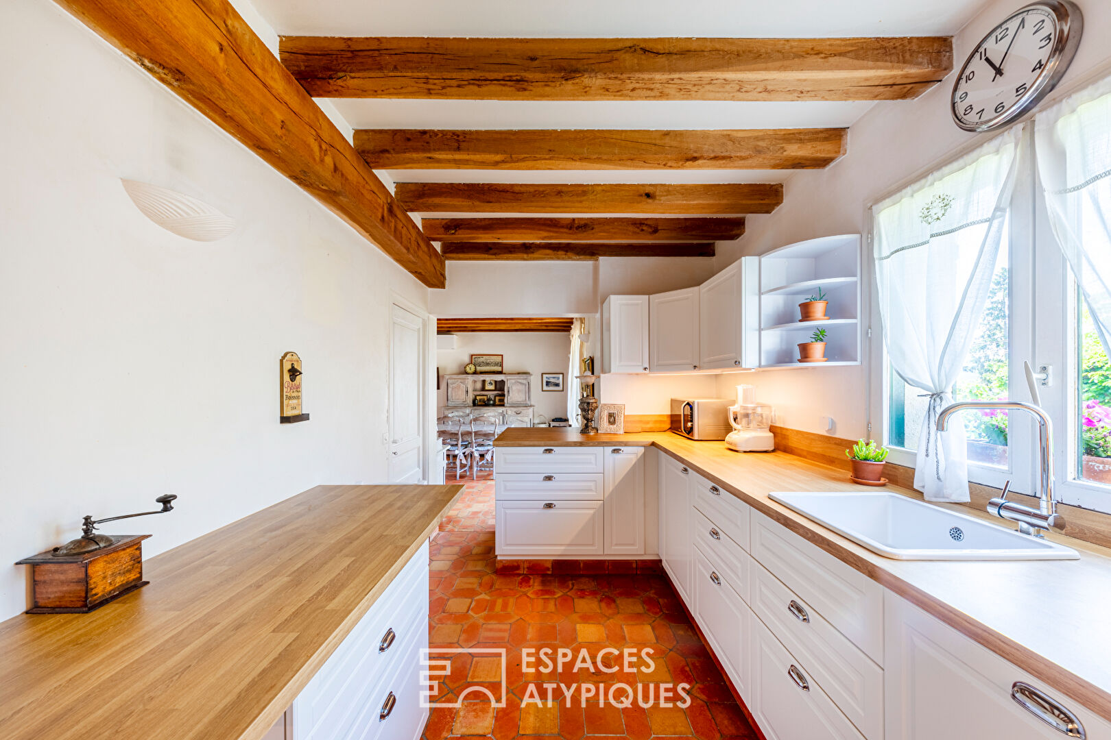 Maison sur île privée avec dépendance d’architecte, piscine et ponton privatif