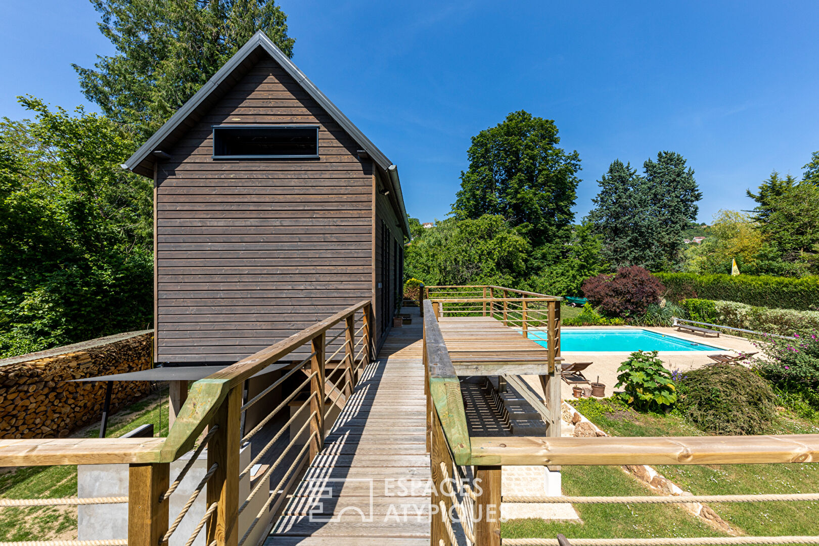 Maison sur île privée avec dépendance d’architecte, piscine et ponton privatif